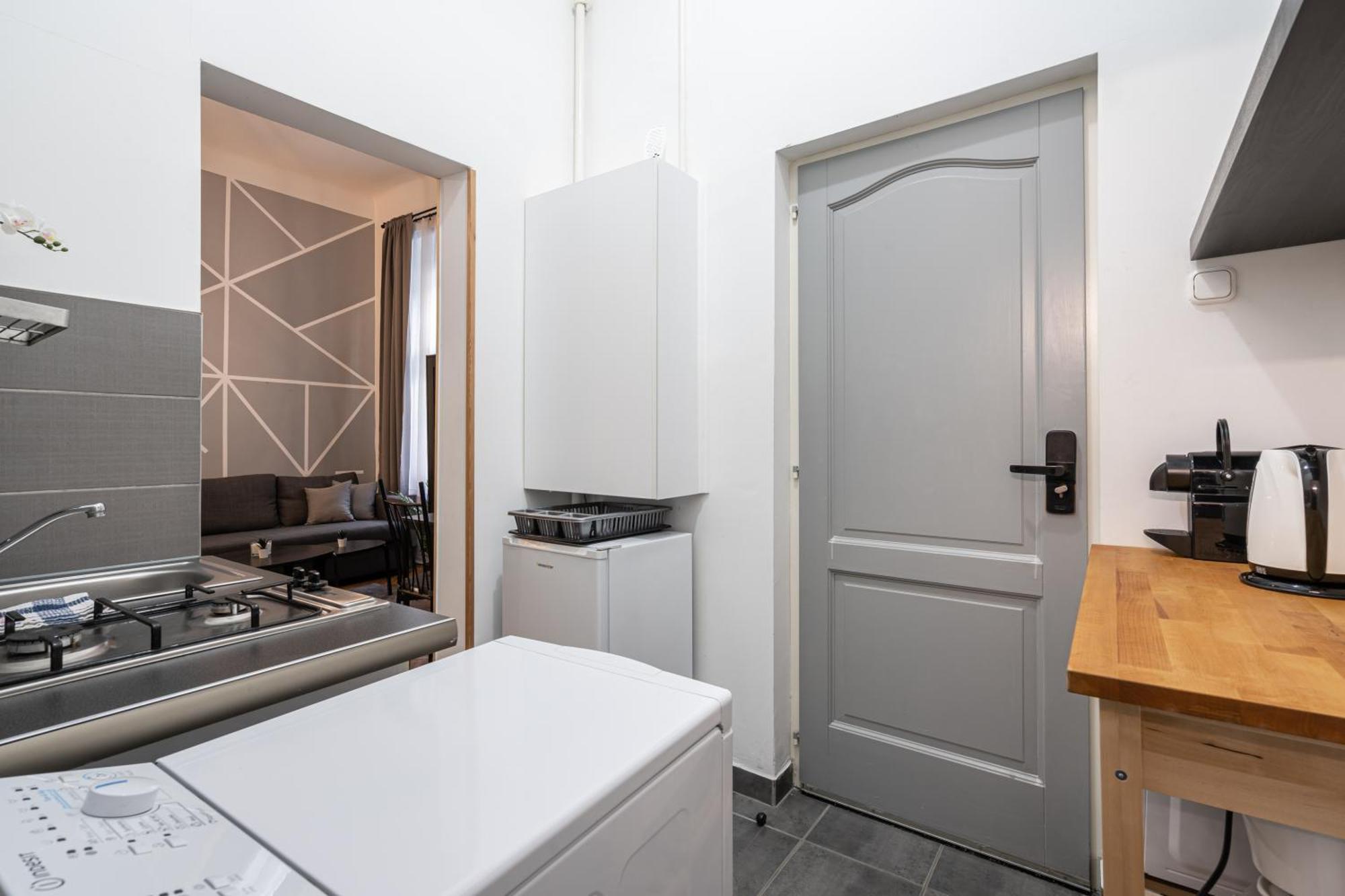 B8 - Grand Boulevard Cozy - Location By Bqa Apartmán